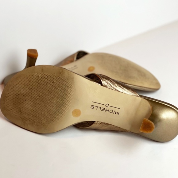 MICHELLE D✨Gold Leather Kitten Heel Thongs - Picture 4 of 5